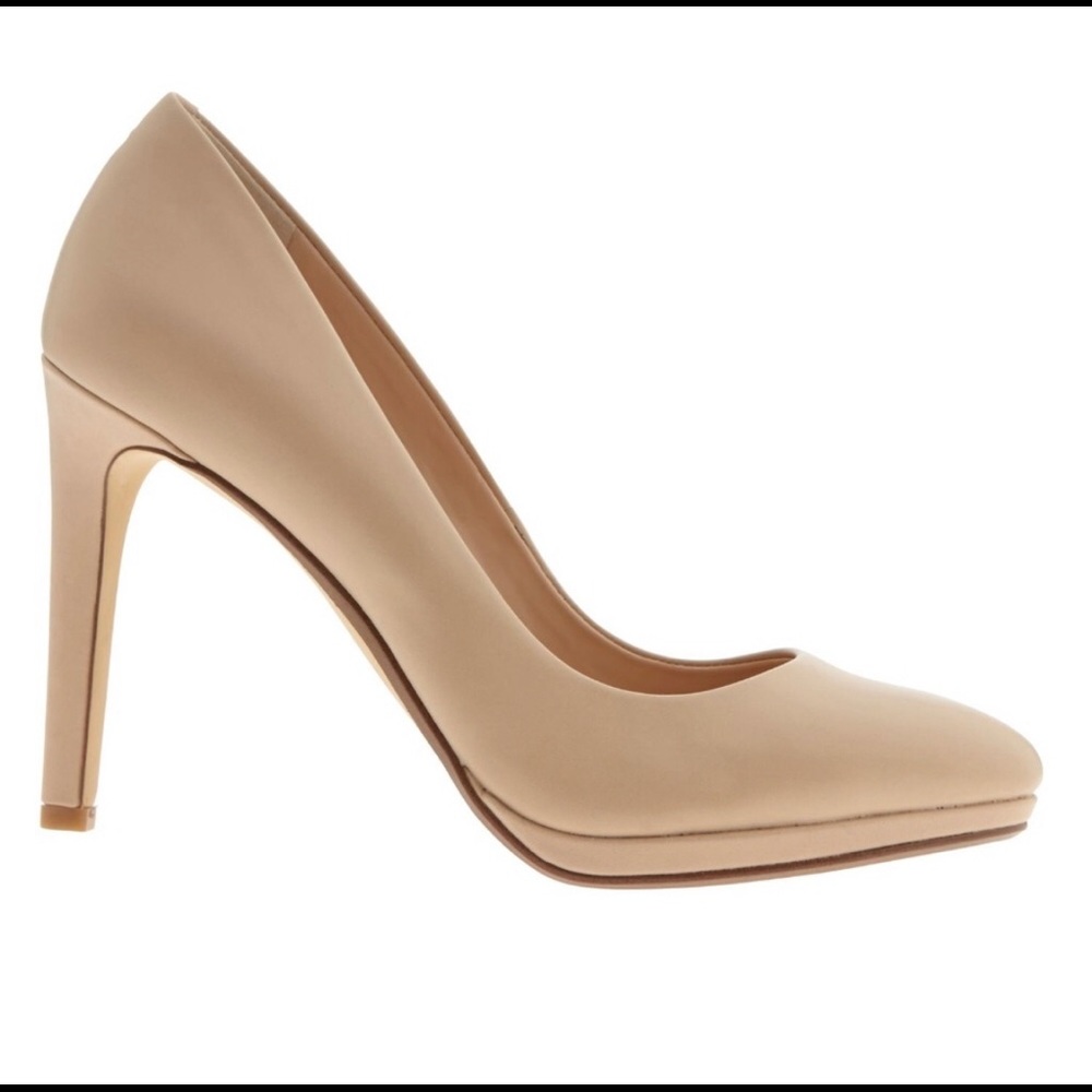 Nude Banana Republic Kelsey Pump